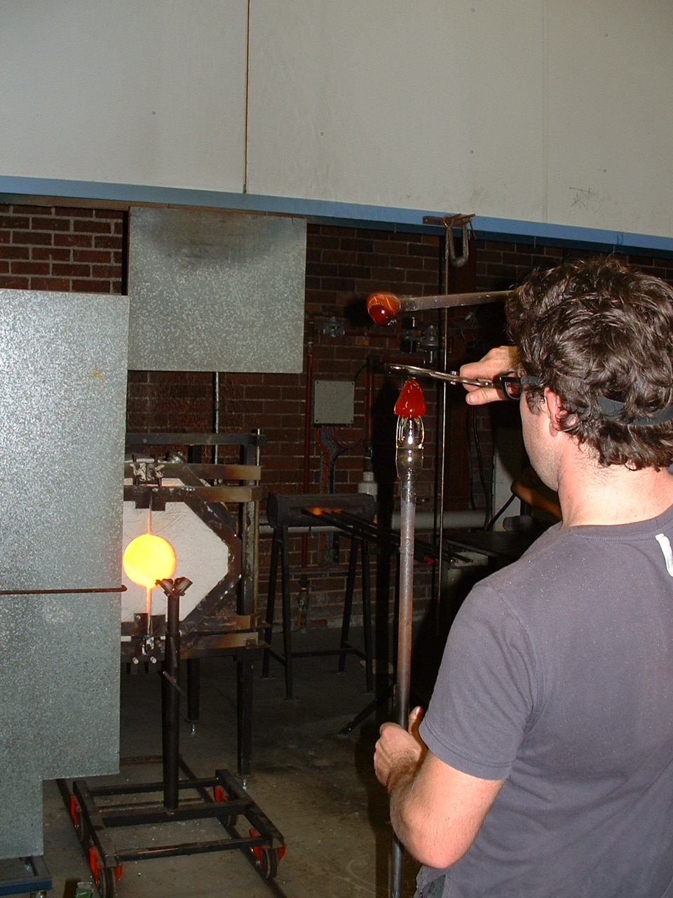 Process – Andrew Lavery making air twists for Seven Songs, Hot Shop, Sydney College of the Arts 2003